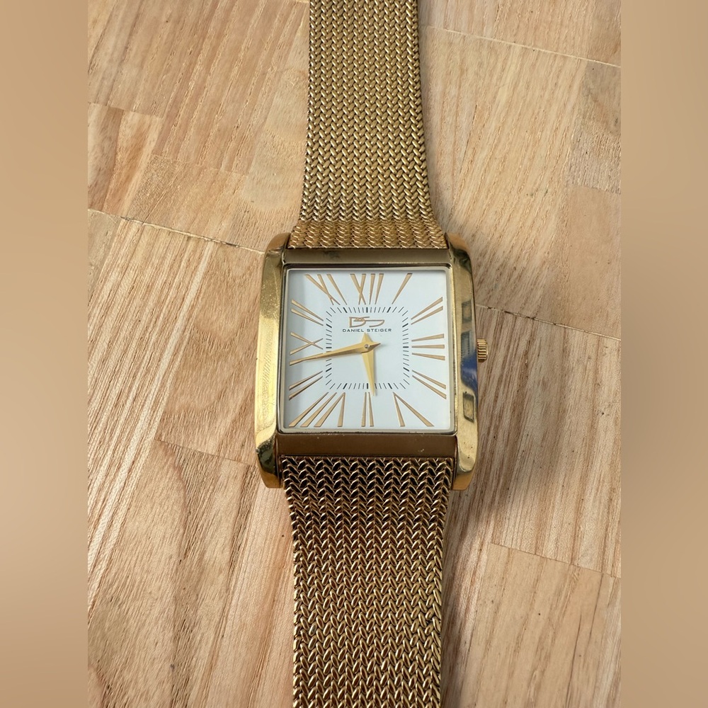 Vintage Daniel Steiger men’s rectangular gold tone dress watch NEW BATTERY - Picture 2 of 12